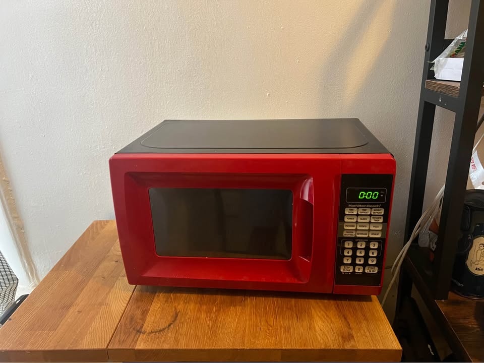 700 Watt Microwave for Sale - photo 2