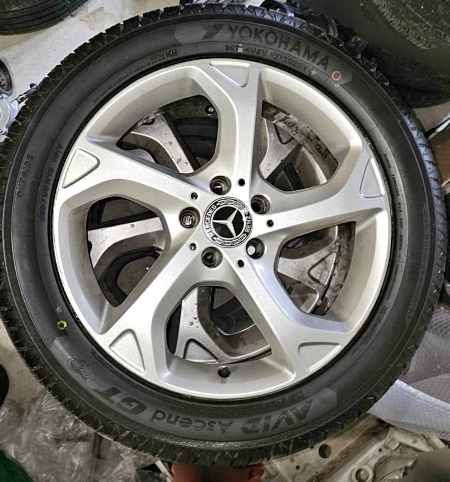 Mercedes GLA 2019 2023 RIMS AND ALL SEASON TIRES size 18"
