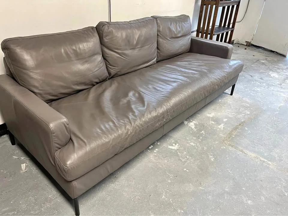 Grey Leather Eve sofa from EQ3