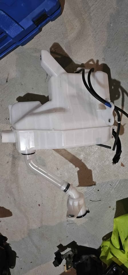 Toyota washer fluid reservoir - photo 2