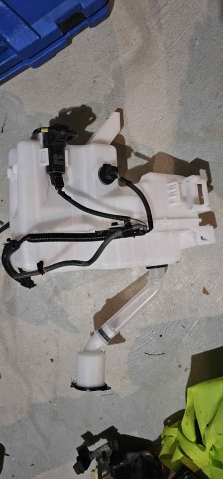 Toyota washer fluid reservoir - photo 3
