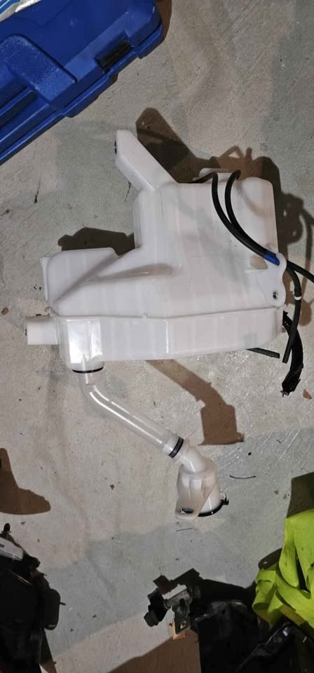 Toyota washer fluid reservoir - photo 5