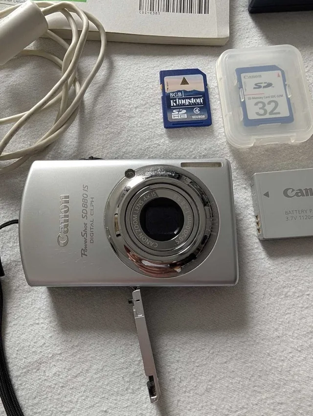 Canon PowerShot SD880 IS Digital Camera Bundle image indicator(2)
