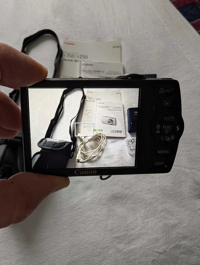 Canon PowerShot SD880 IS Digital Camera Bundle image indicator(4)