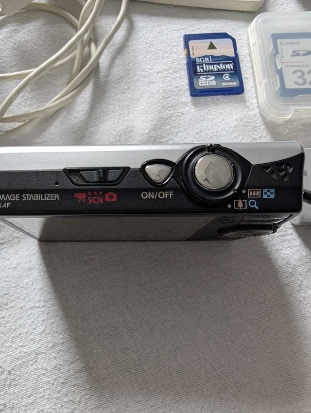 Canon PowerShot SD880 IS Digital Camera Bundle image indicator(5)