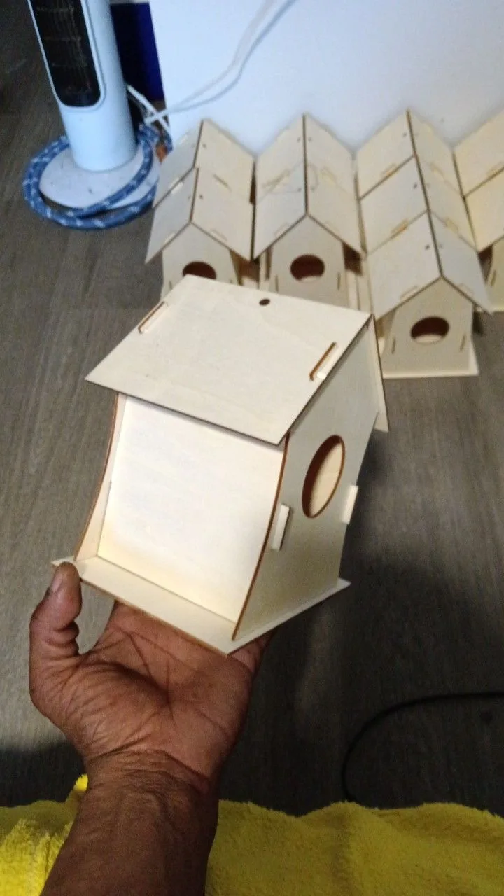 Handmade Wooden Birdhouse image indicator(4)