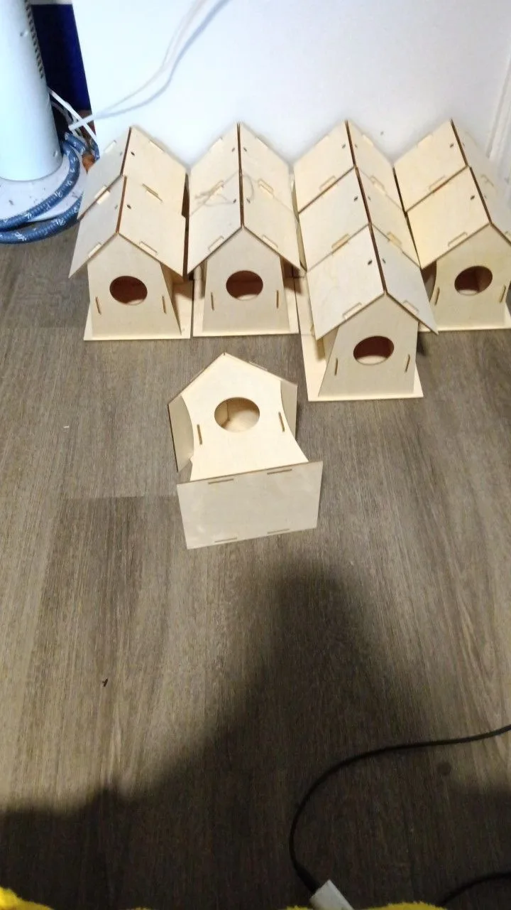 Handmade Wooden Birdhouse image indicator(7)