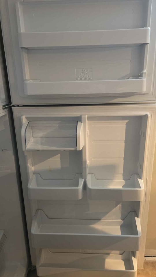 Insignia 2 door fridge - height 63 inch width 29 inch - photo 3