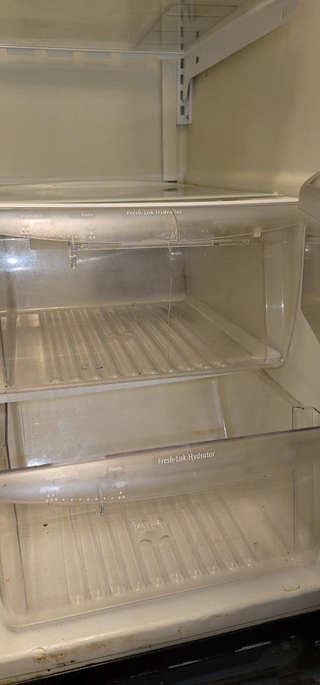 Frigidaire 26 Cu. Ft. Side-by-Side Refrigerator FRS6HF55KS - photo 4
