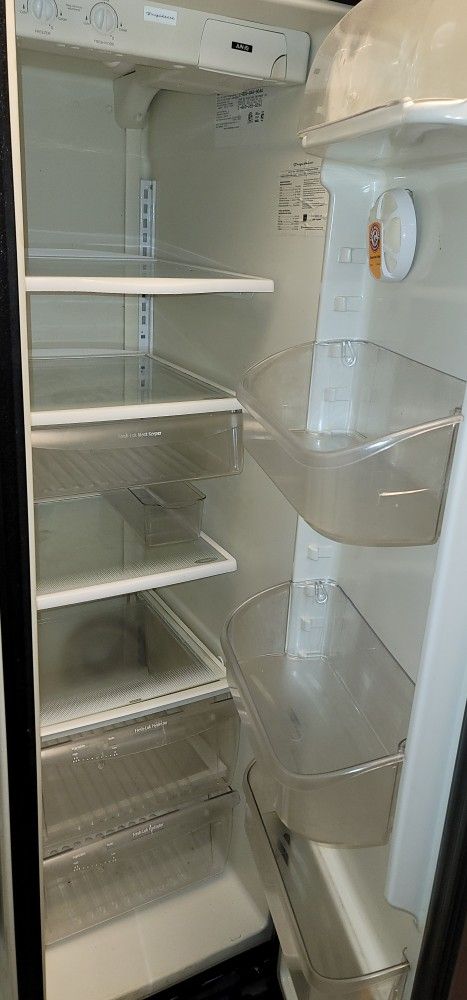 Frigidaire 26 Cu. Ft. Side-by-Side Refrigerator FRS6HF55KS - photo 5