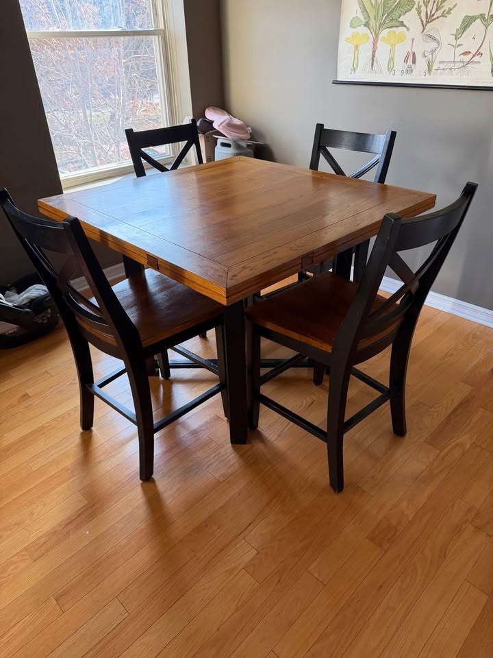 Haverty’s High Top Table & Chairs - photo 2