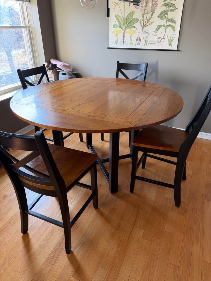 Haverty’s High Top Table & Chairs - photo 3