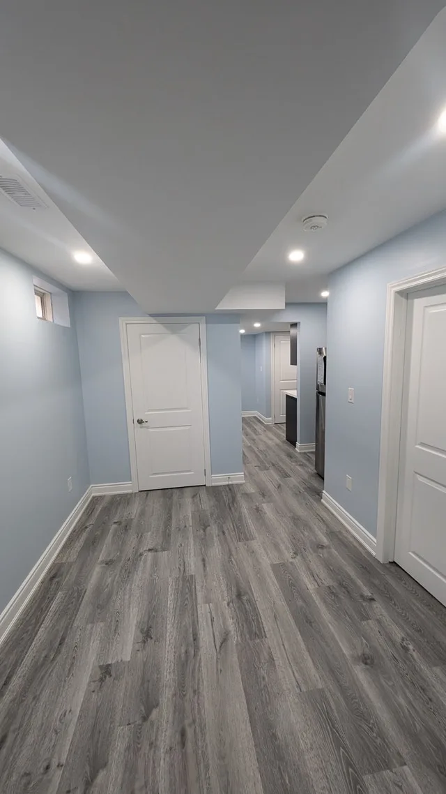 2BDR + 1Bathroom LEGAL Basement apartment with Sep Entrance image indicator(7)