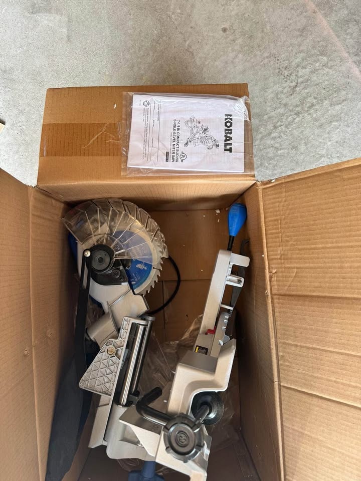 Kobalt 7-1/4” Sliding Miter Saw - Like New - photo 3