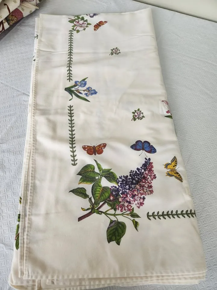 Table Linens - variety of colours and patterns image indicator(2)