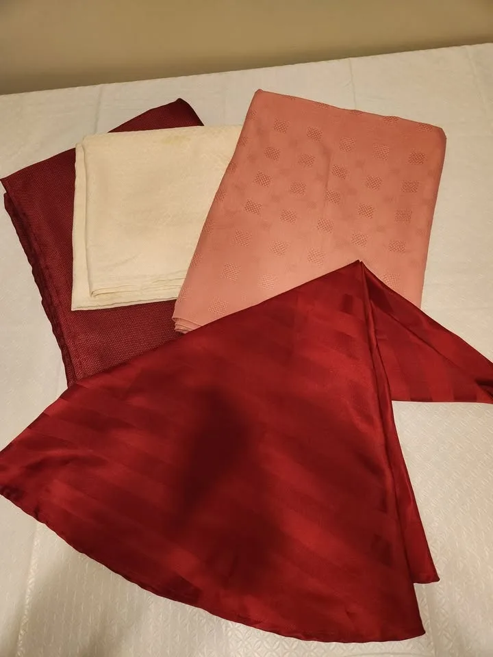 Table Linens - variety of colours and patterns image indicator(7)