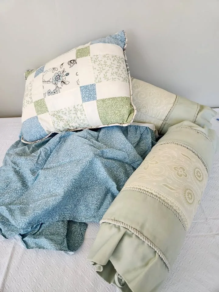 Bed skirt (Queen size) and Throw Pillows