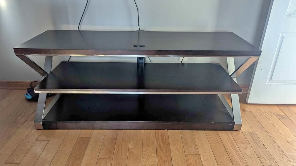 Solid wood and metal Tv Stand with media panel