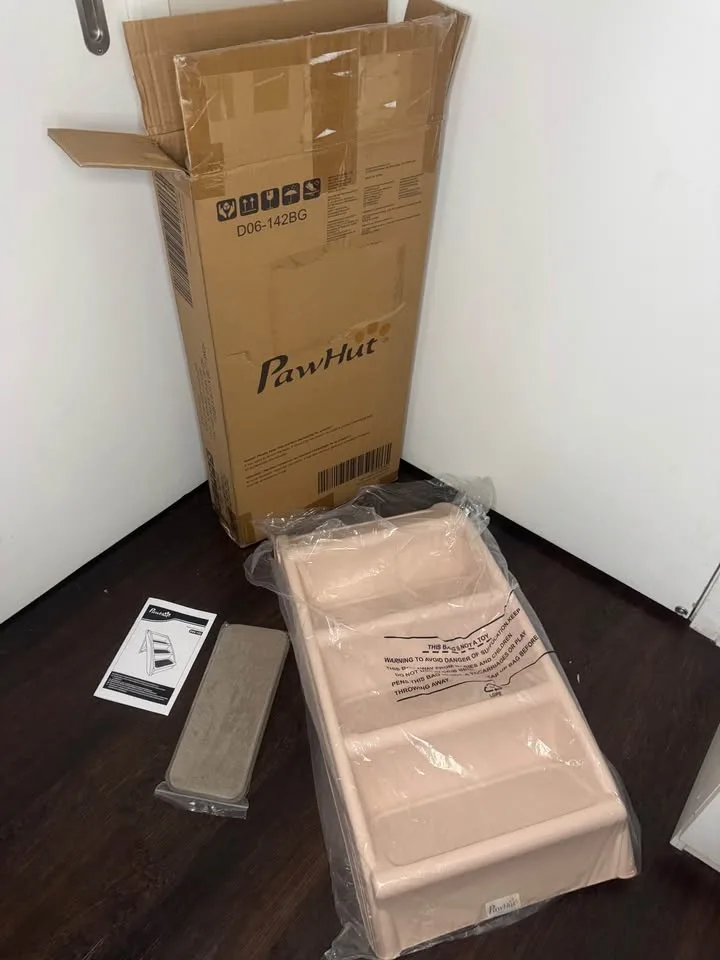 Brand New 19.5” Tall Foldable Dog Steps image indicator(7)