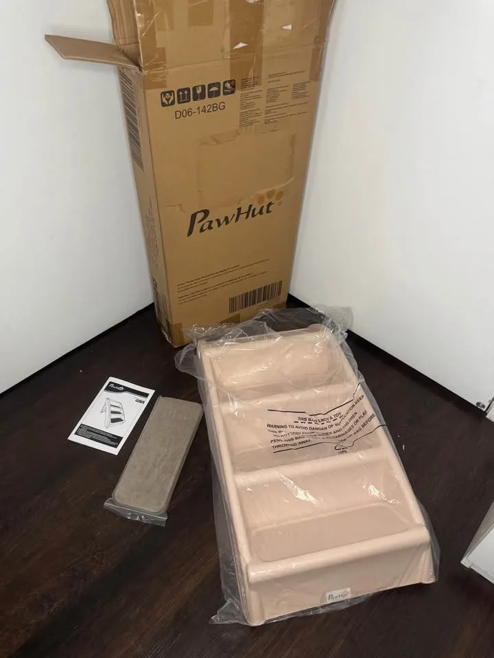 Brand New 19.5” Tall Foldable Dog Steps image indicator(8)