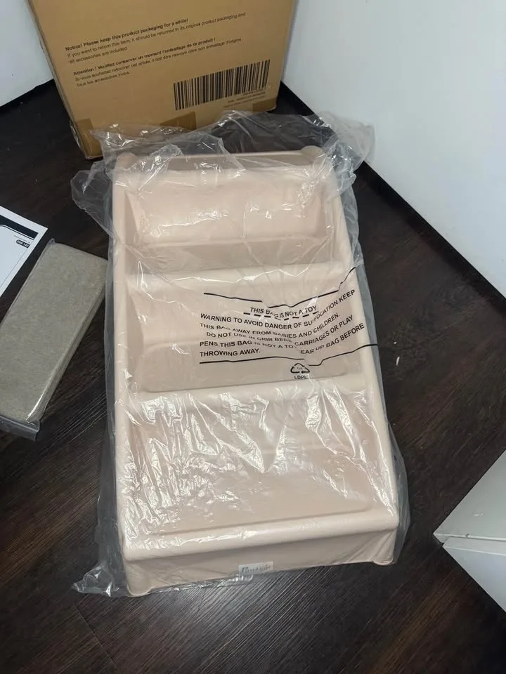 Brand New 19.5” Tall Foldable Dog Steps image indicator(9)