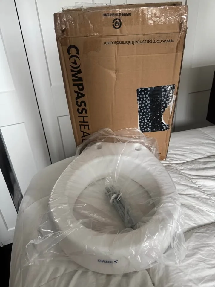 Brand New 3.5" Toilet Seat Riser - 300lbs Capacity image indicator(5)