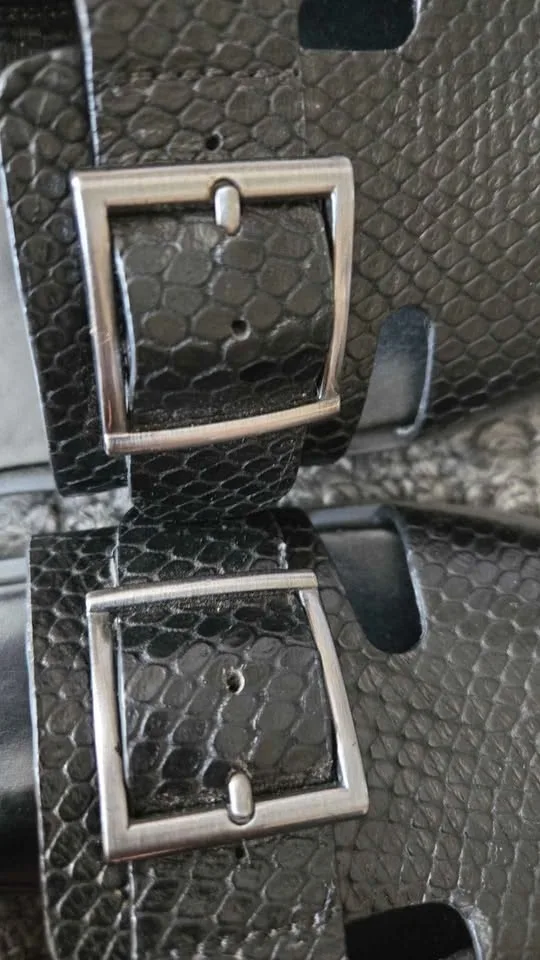 Naturalizer faryn slides sandal. Pls read description image indicator(4)