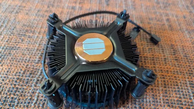 Stock Intel CPU Cooler 12th Gen image indicator(3)