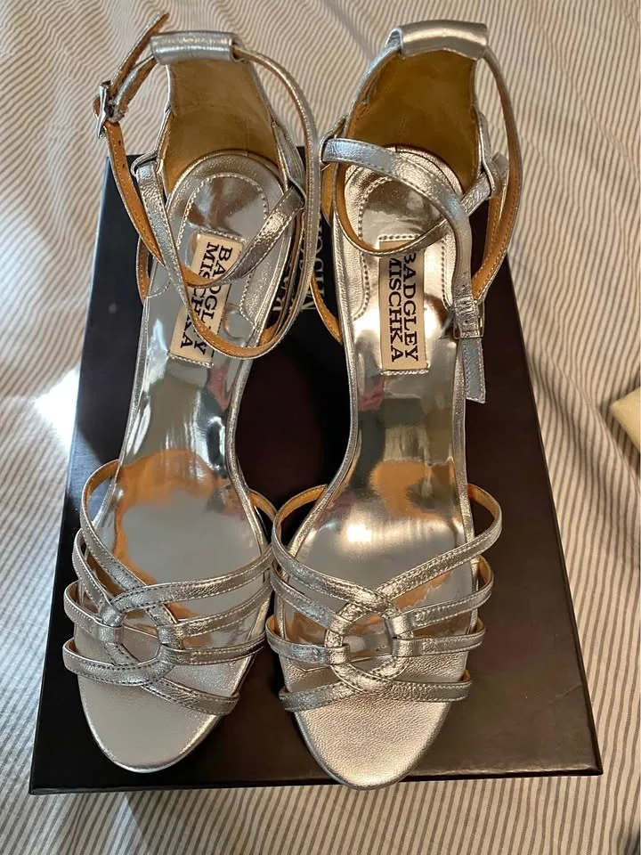 Badgley Mischka wedge shoes size 6 BNIB