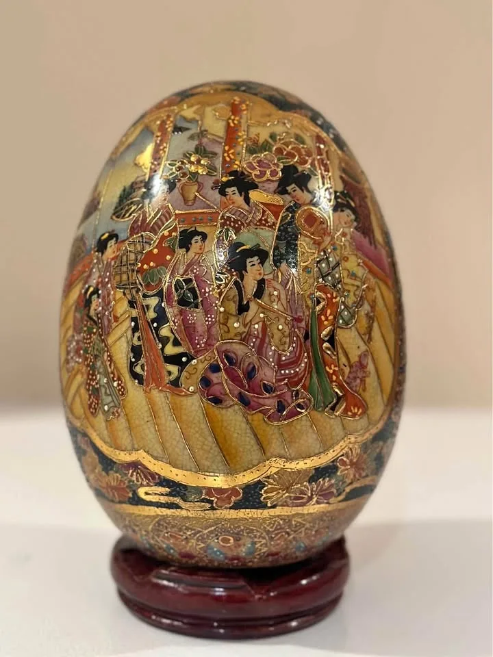 SATSUMA 8” Hand Painted Egg Geisha Design