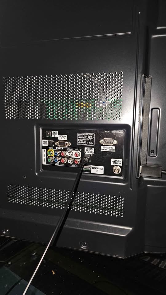 60" LG 60PA6500 Plasma TV. - photo 3