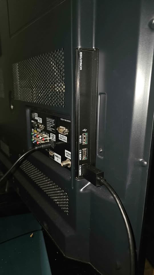 60" LG 60PA6500 Plasma TV. - photo 4