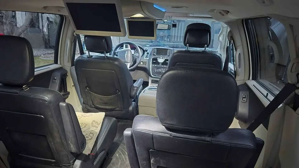 2015 Chrysler Town & Country image indicator(3)