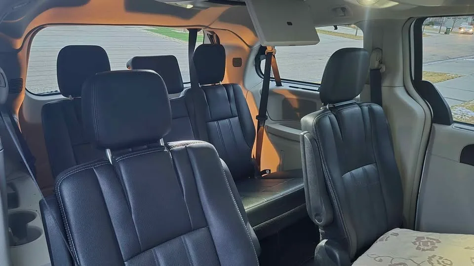 2015 Chrysler Town & Country image indicator(4)