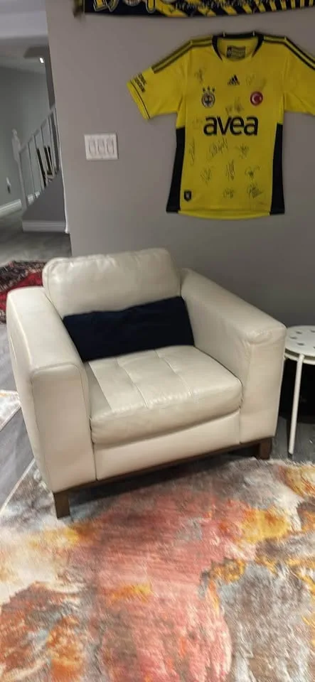 2 White Leather Couches image indicator(2)