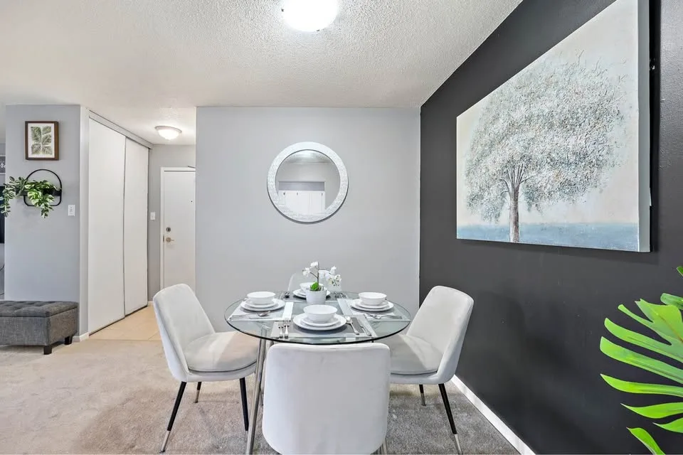 2 Beds 1.5 Baths - Apartment image indicator(7)