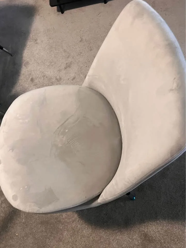 Airbnb items for sale image indicator(4)