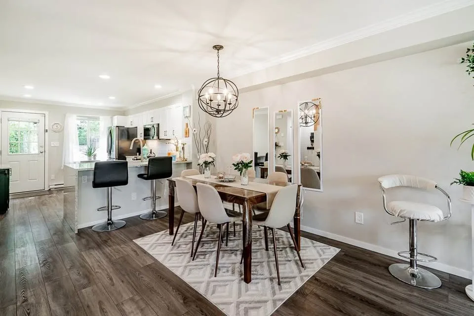 1 Bed 1 Bath - Townhouse image indicator(2)