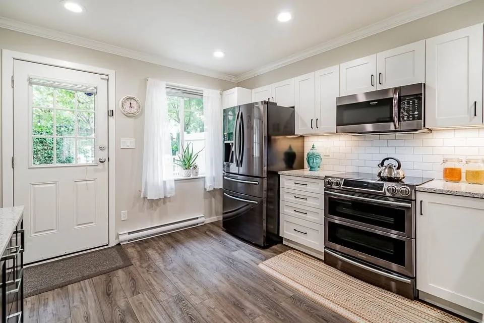 1 Bed 1 Bath - Townhouse image indicator(4)