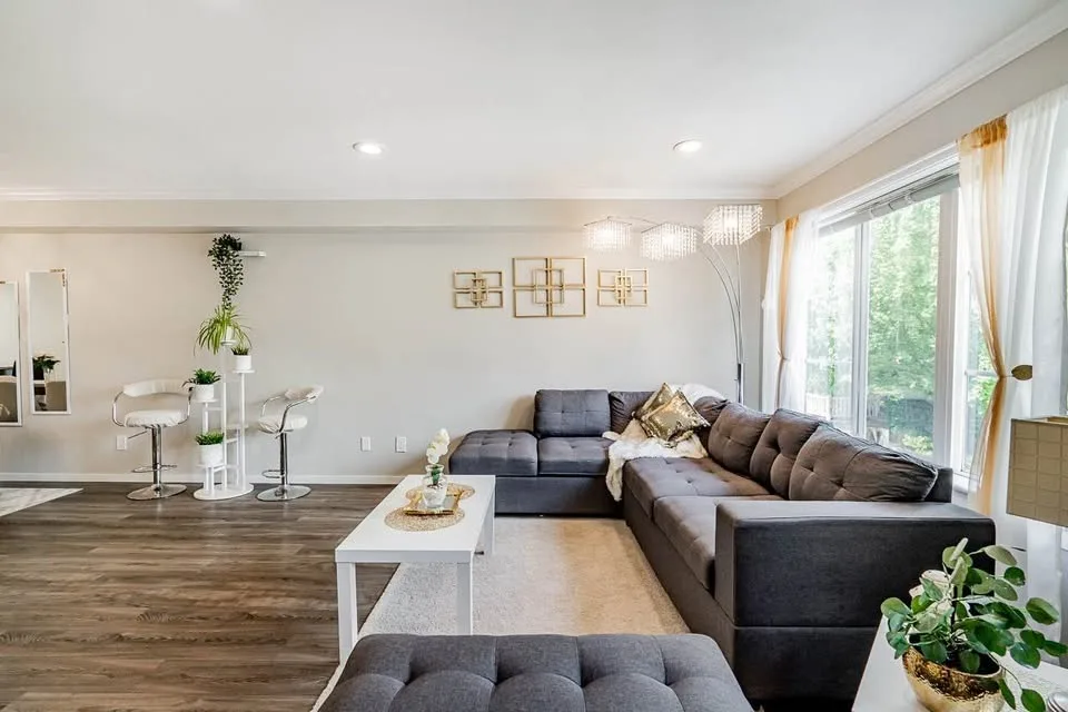 1 Bed 1 Bath - Townhouse image indicator(6)