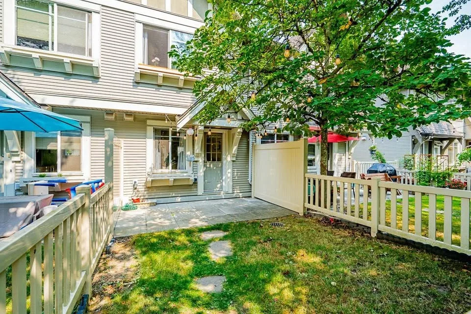 1 Bed 1 Bath - Townhouse image indicator(7)