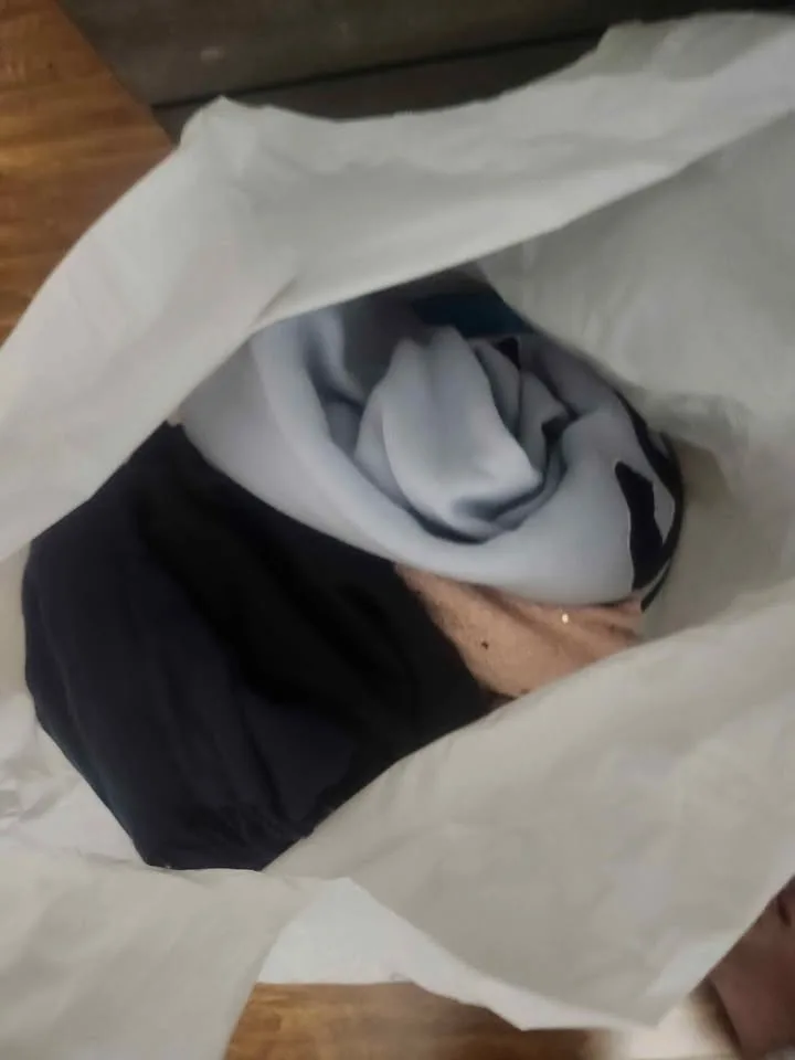 Free - Bag of clothes image indicator(2)