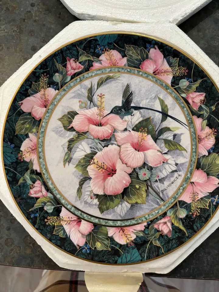 Royal Doulton Hummingbird Plates - 12 Total image indicator(5)