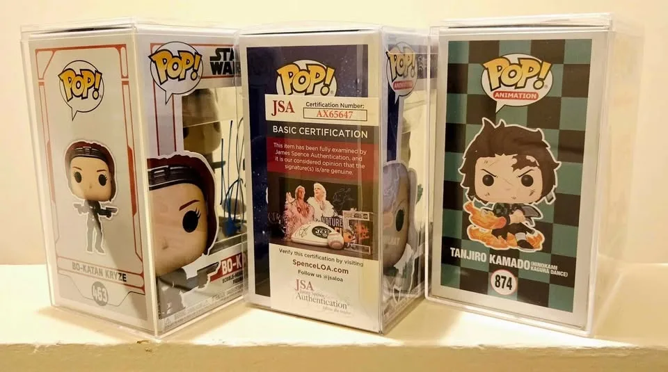 Autograph Funko Pop image indicator(3)
