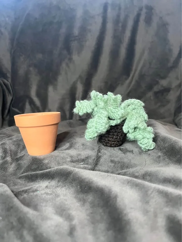 Handmade crochet small potted plant decoration or toy image indicator(3)