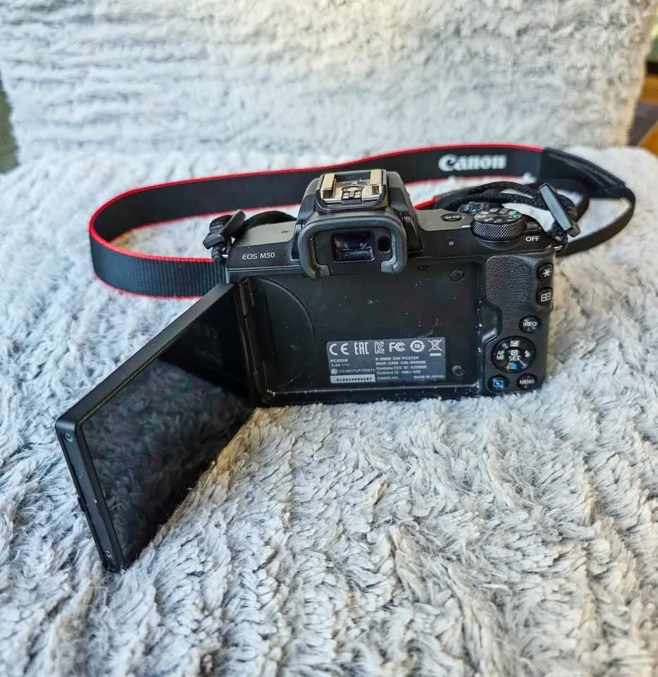 Canon EOS M50 - Complete Creator Bundle! image indicator(3)