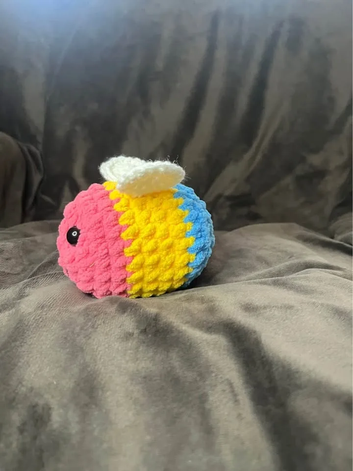 Handmade Crochet pride bees toy image indicator(2)