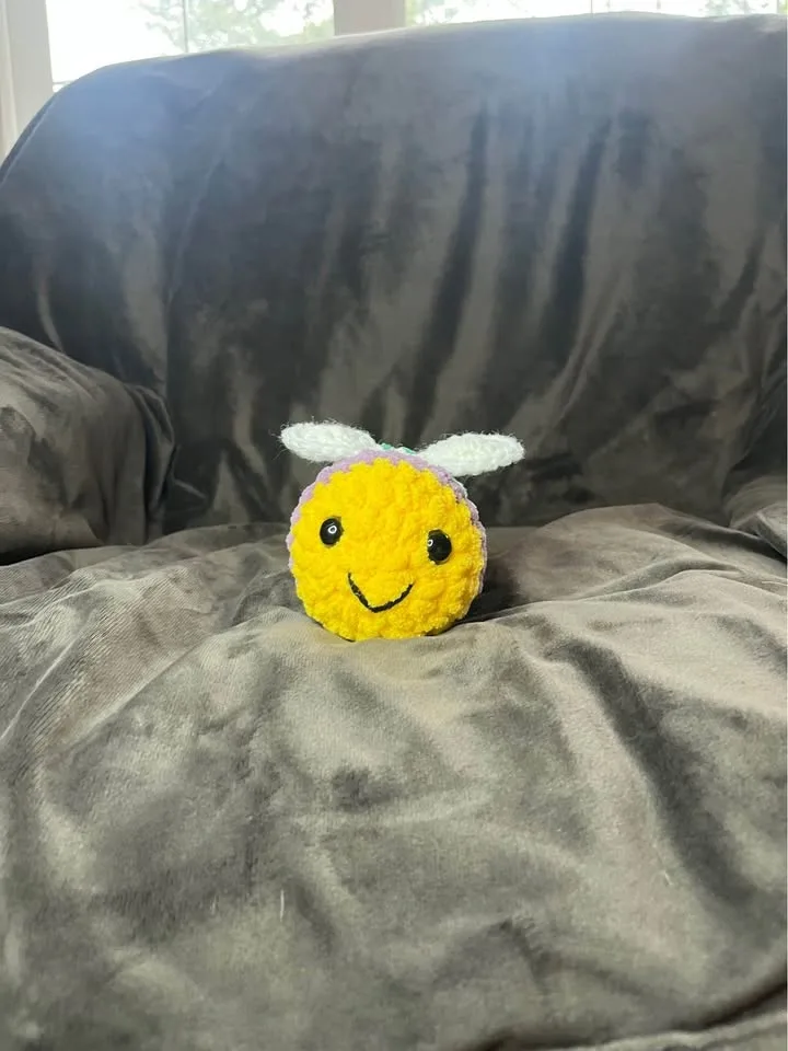 Handmade Crochet pride bees toy image indicator(3)