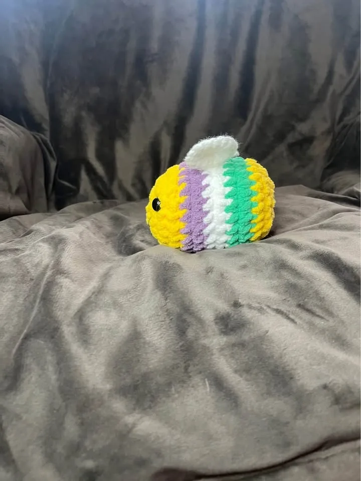 Handmade Crochet pride bees toy image indicator(4)