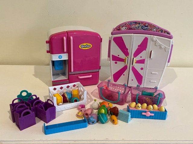 Shopkins furniture & figurines